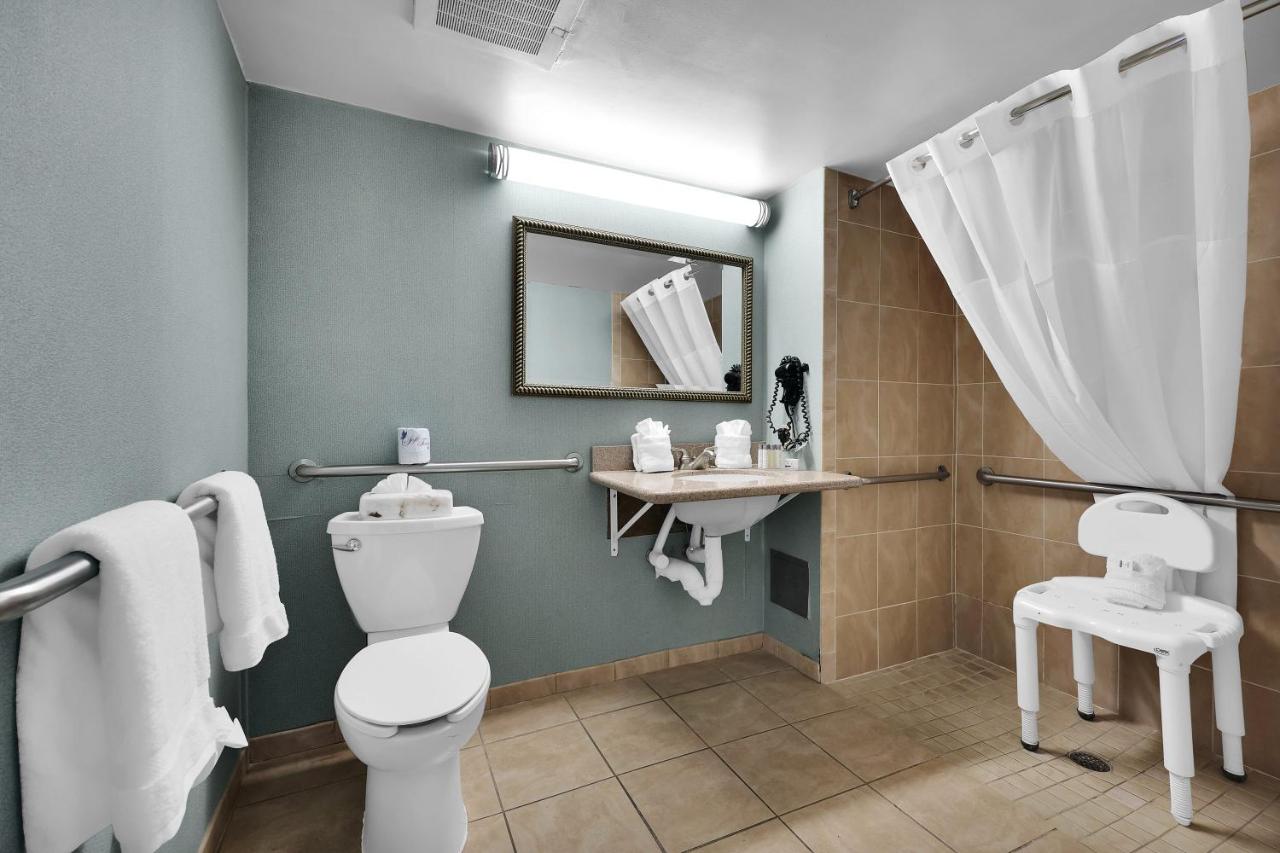 King Room - Disability Access/Non-Smoking at Ramada by Wyndham Jacksonville I-95 by Butler Blvd