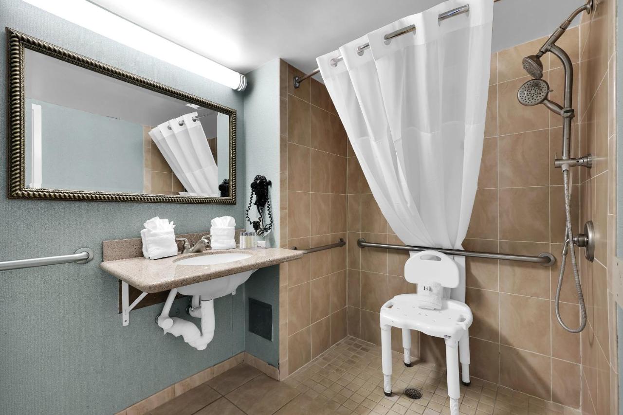 King Room - Disability Access/Non-Smoking at Ramada by Wyndham Jacksonville I-95 by Butler Blvd