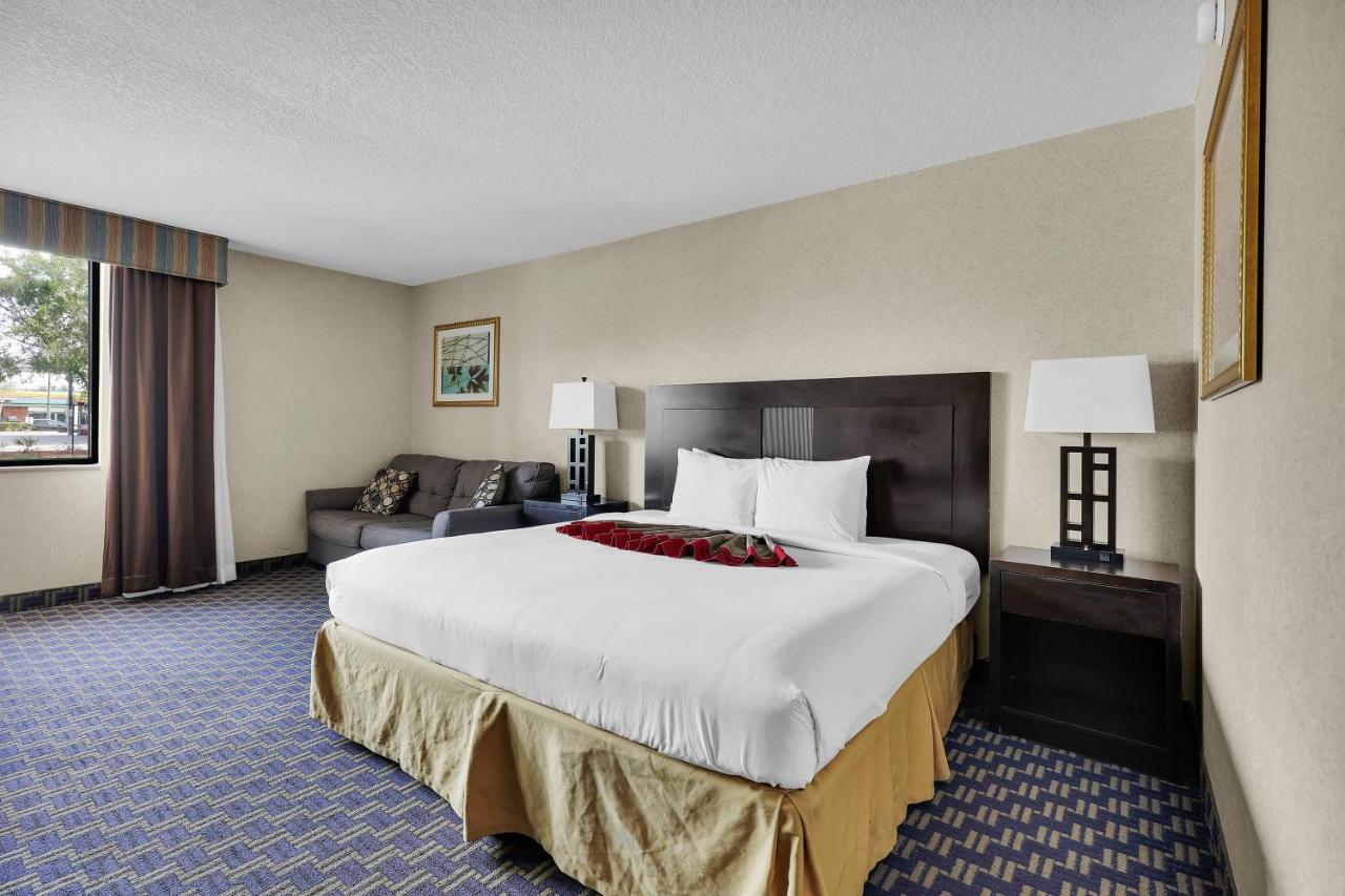 King Room - Non-Smoking at Ramada by Wyndham Jacksonville I-95 by Butler Blvd