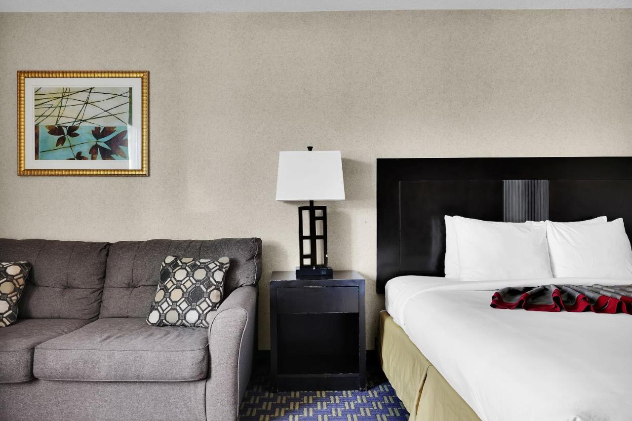 King Room - Non-Smoking at Ramada by Wyndham Jacksonville I-95 by Butler Blvd