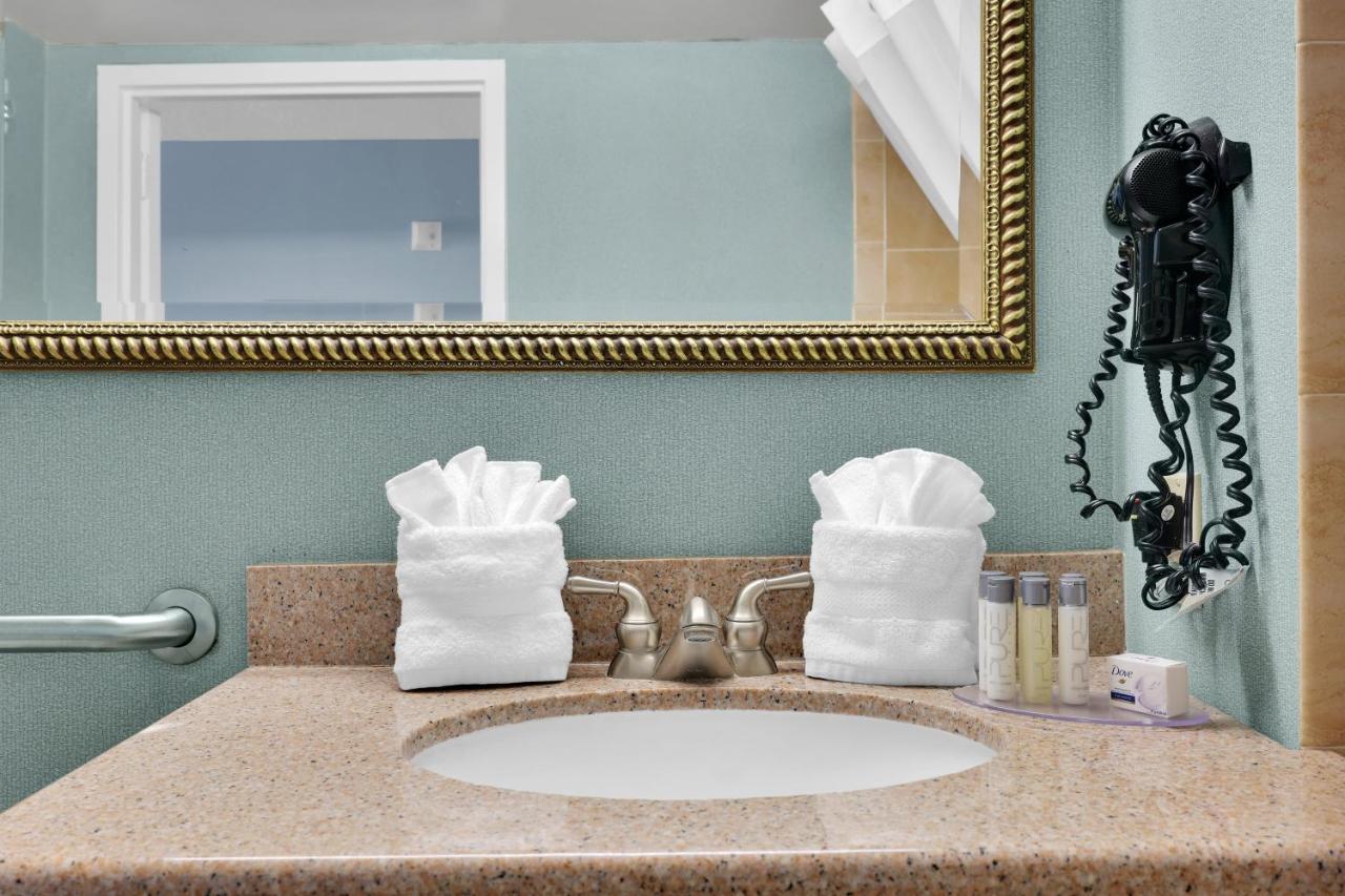 King Room - Disability Access/Non-Smoking at Ramada by Wyndham Jacksonville I-95 by Butler Blvd