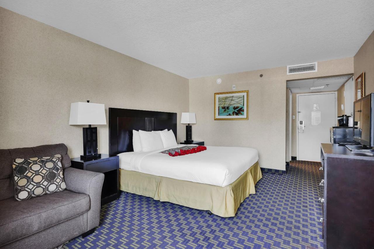 King Room - Non-Smoking at Ramada by Wyndham Jacksonville I-95 by Butler Blvd