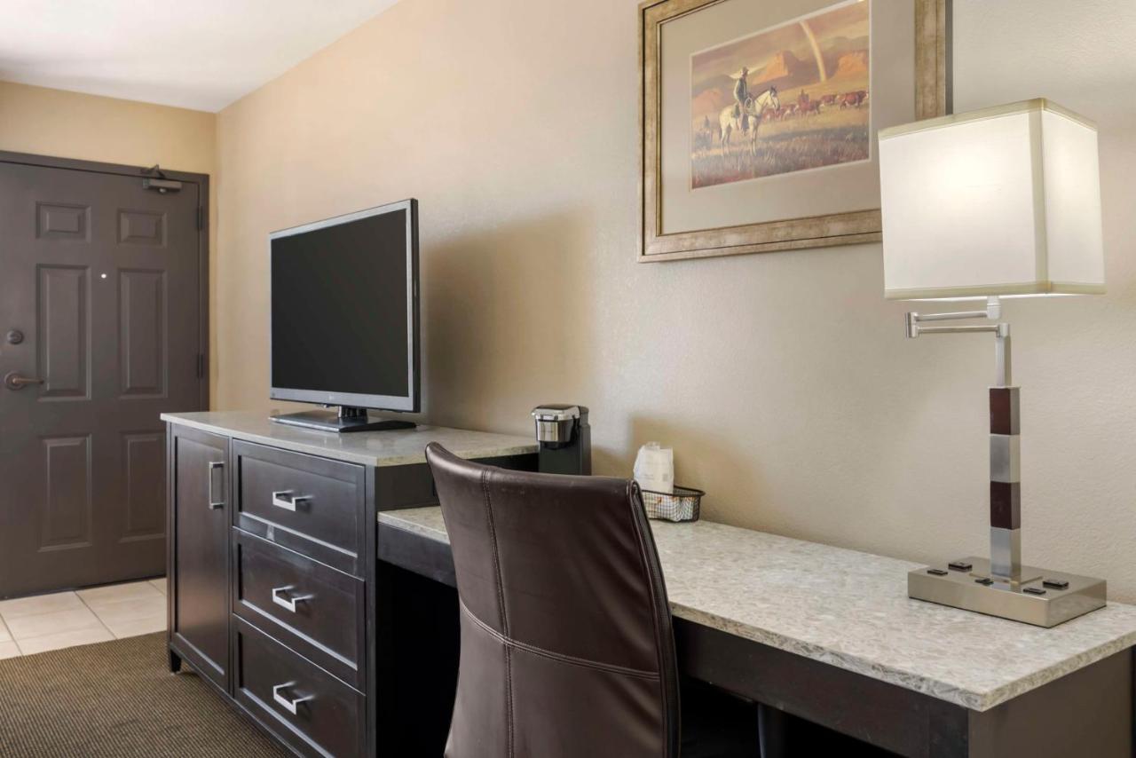 Executive King Room with Sofa Bed at Best Western Plus Country Inn & Suites