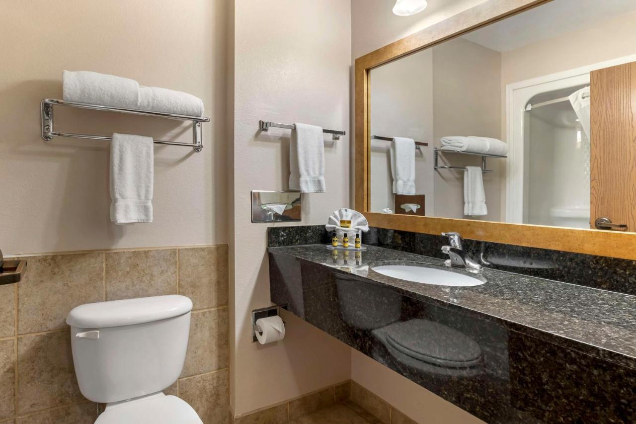King Room at Best Western Plus Country Inn & Suites