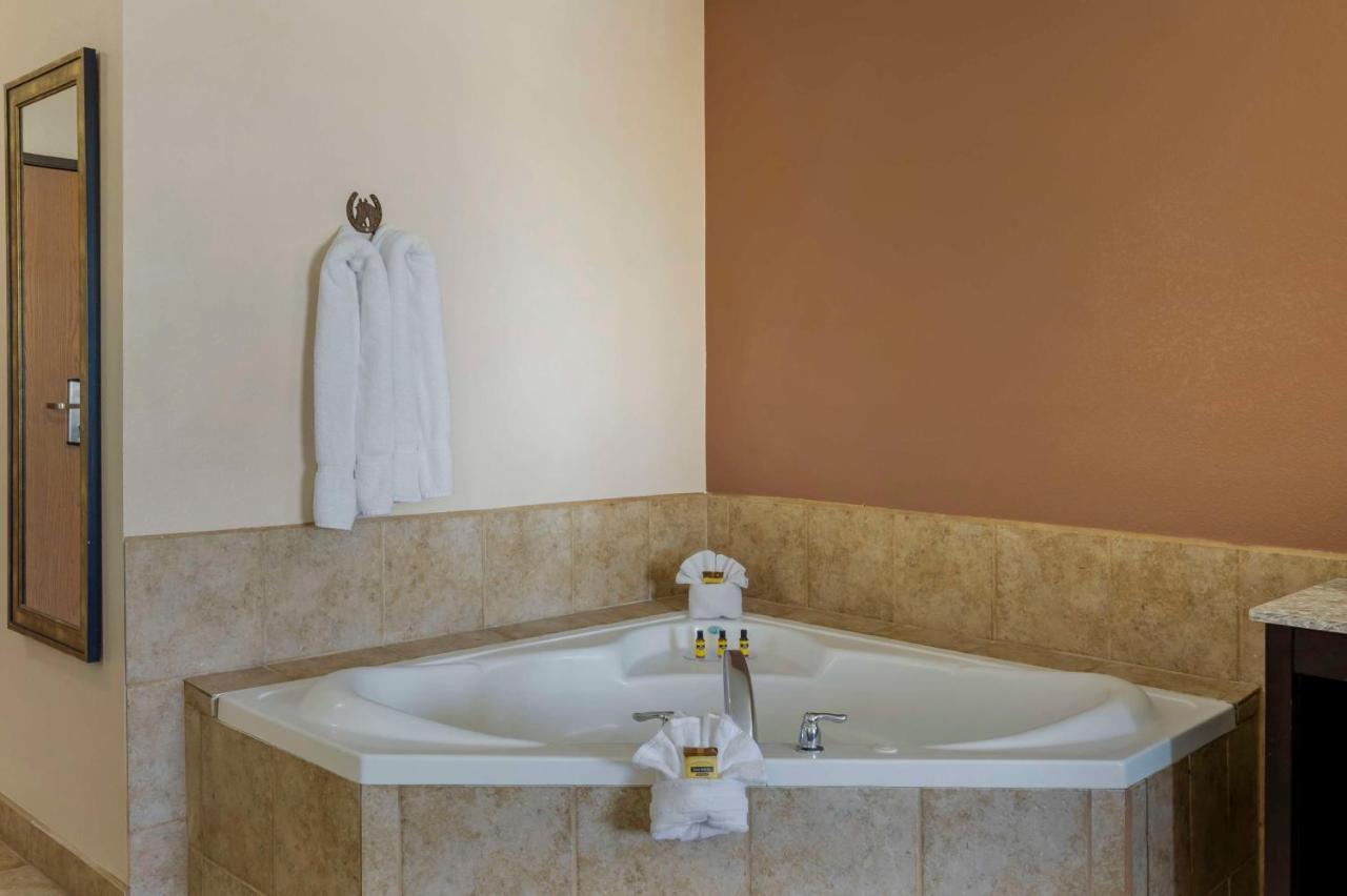 Executive King Room with Spa Bath at Best Western Plus Country Inn & Suites