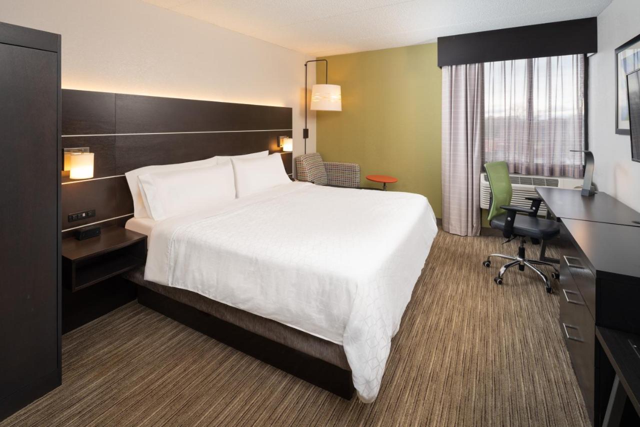 King Room - Non-Smoking at Holiday Inn Express Rochester - Greece by IHG
