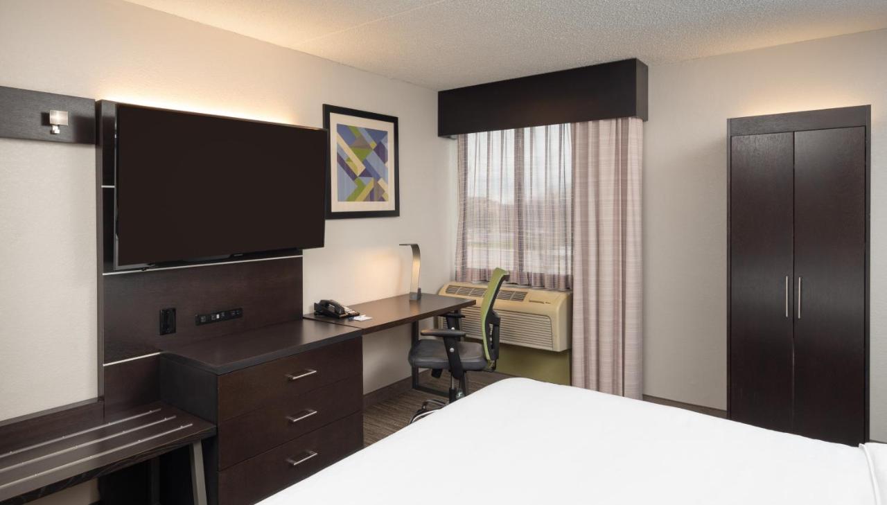 Alcove King Suite - Non-Smoking at Holiday Inn Express Rochester - Greece by IHG