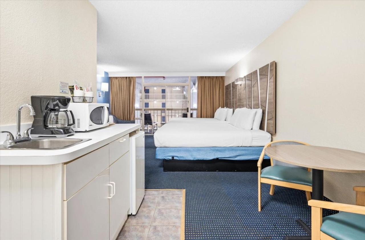 | Carousel Resort Hotel and Condominiums