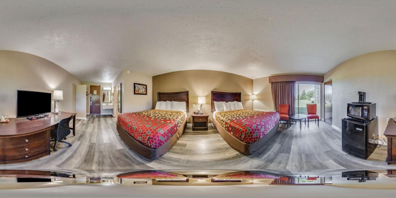 Large Queen Room with Two Queen Beds - Non-Smoking at Perry Inn & Suites National Fairground I 75