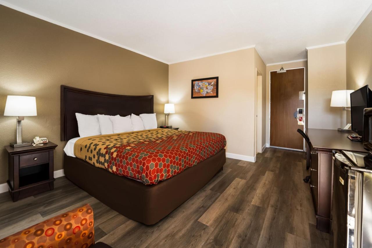 Large King Room - Non-Smoking at Perry Inn & Suites National Fairground I 75