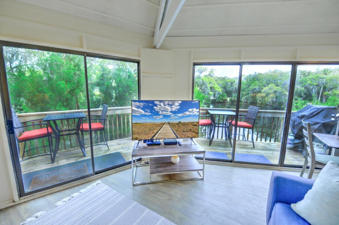  | Seabrook Treehouse w/ beach bikes included less than 0.4 miles from beach.