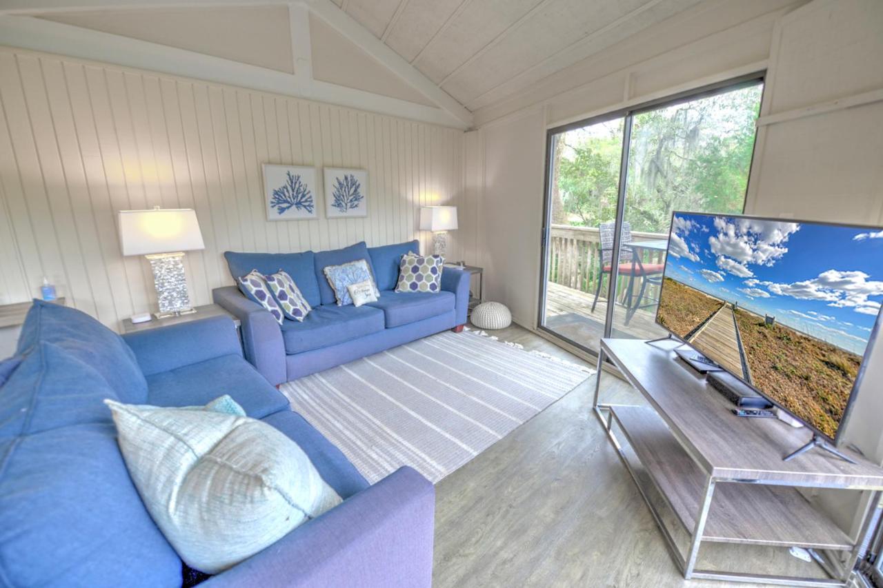  | Seabrook Treehouse w/ beach bikes included less than 0.4 miles from beach.
