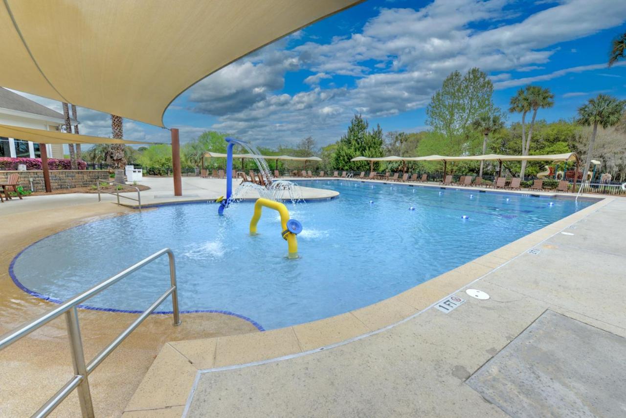  | Seabrook Treehouse w/ beach bikes included less than 0.4 miles from beach.
