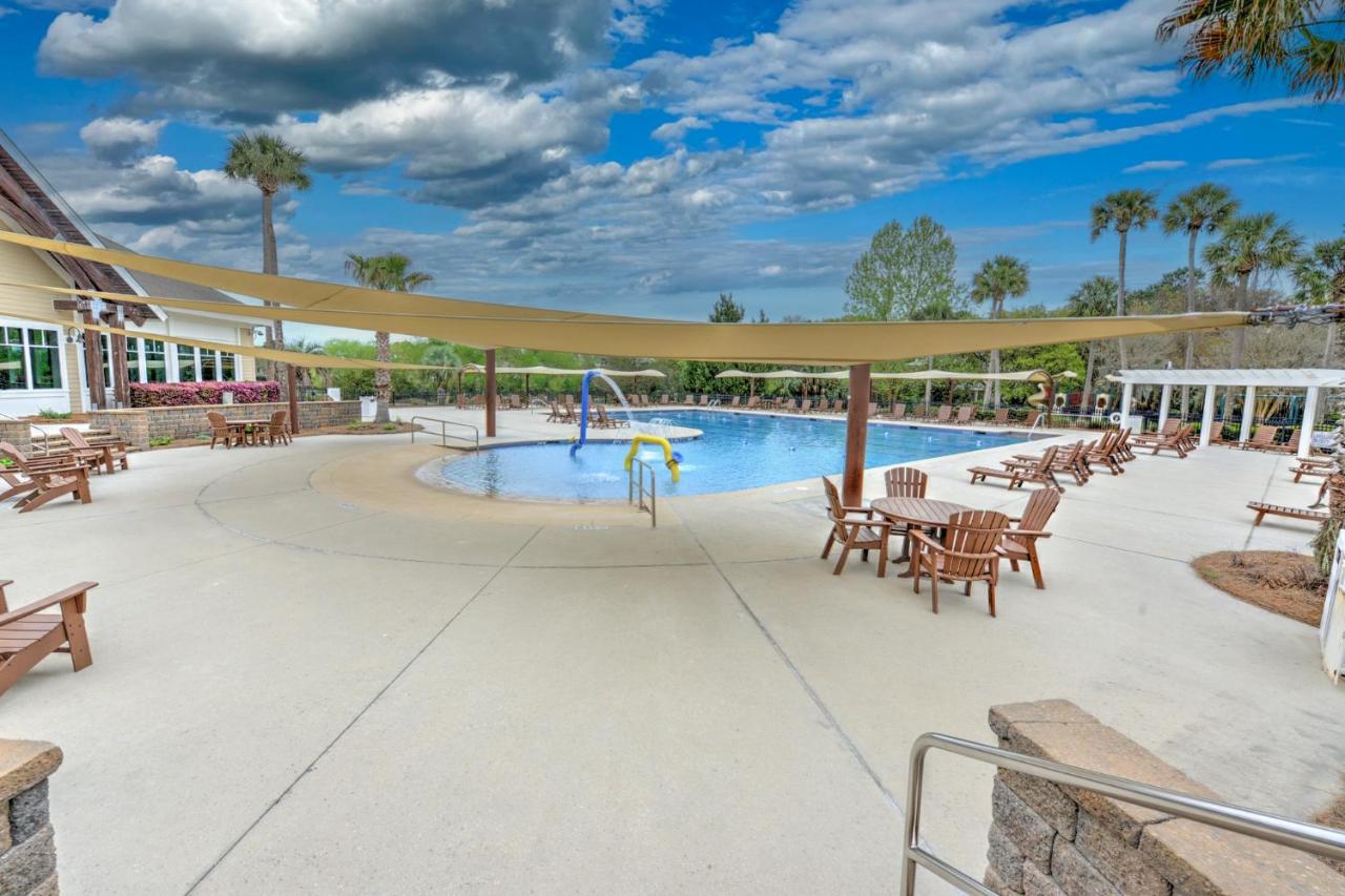  | Seabrook Treehouse w/ beach bikes included less than 0.4 miles from beach.