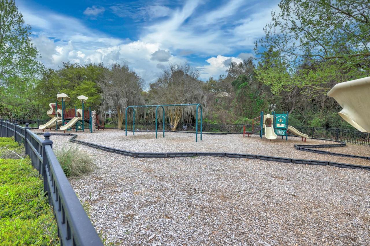  | Seabrook Treehouse w/ beach bikes included less than 0.4 miles from beach.