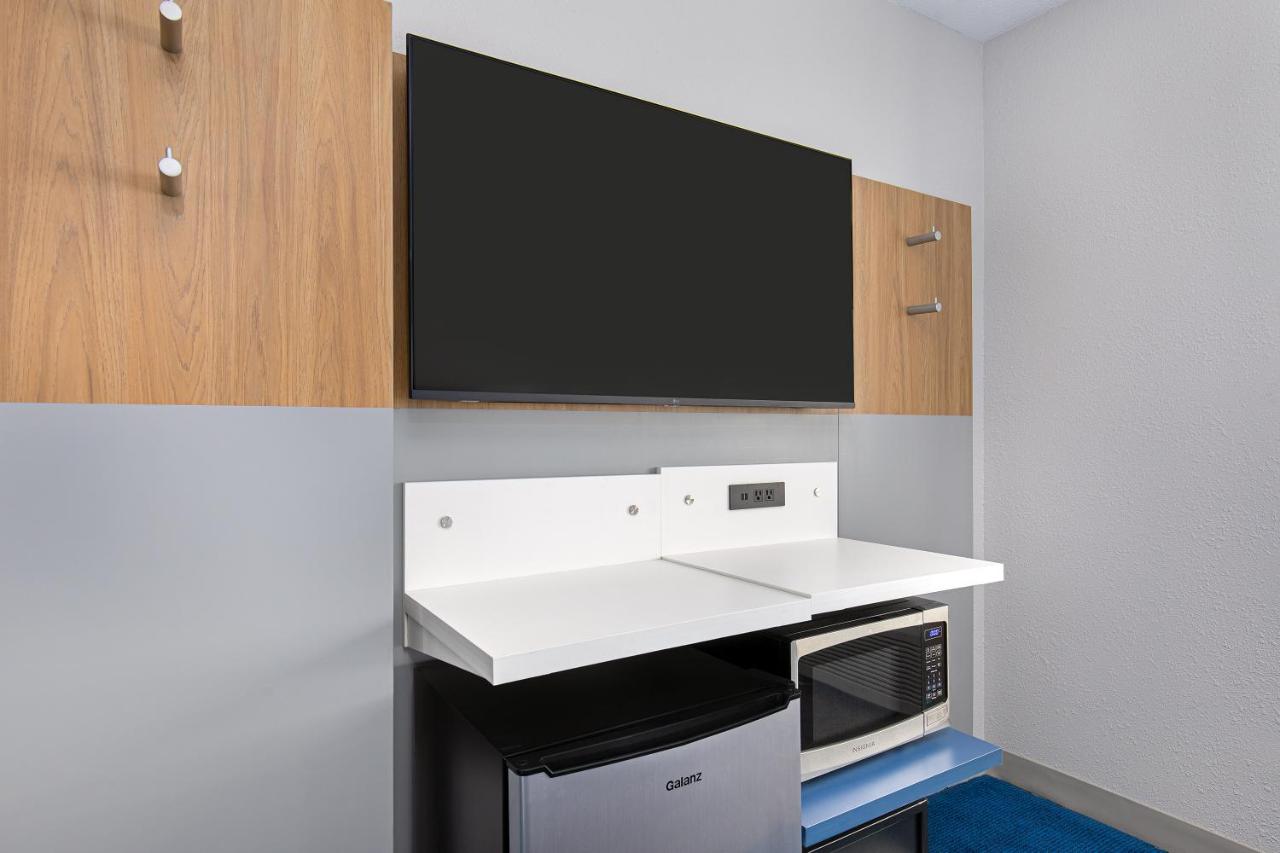 Queen Room - Non-Smoking at Microtel Inn & Suites by Wyndham Manchester