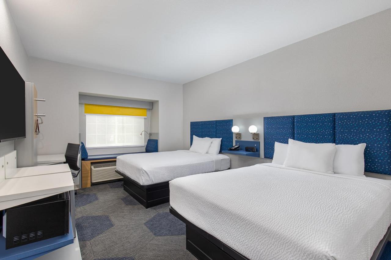 Queen Room with Two Queen Beds - Non-Smoking at Microtel Inn & Suites by Wyndham Manchester