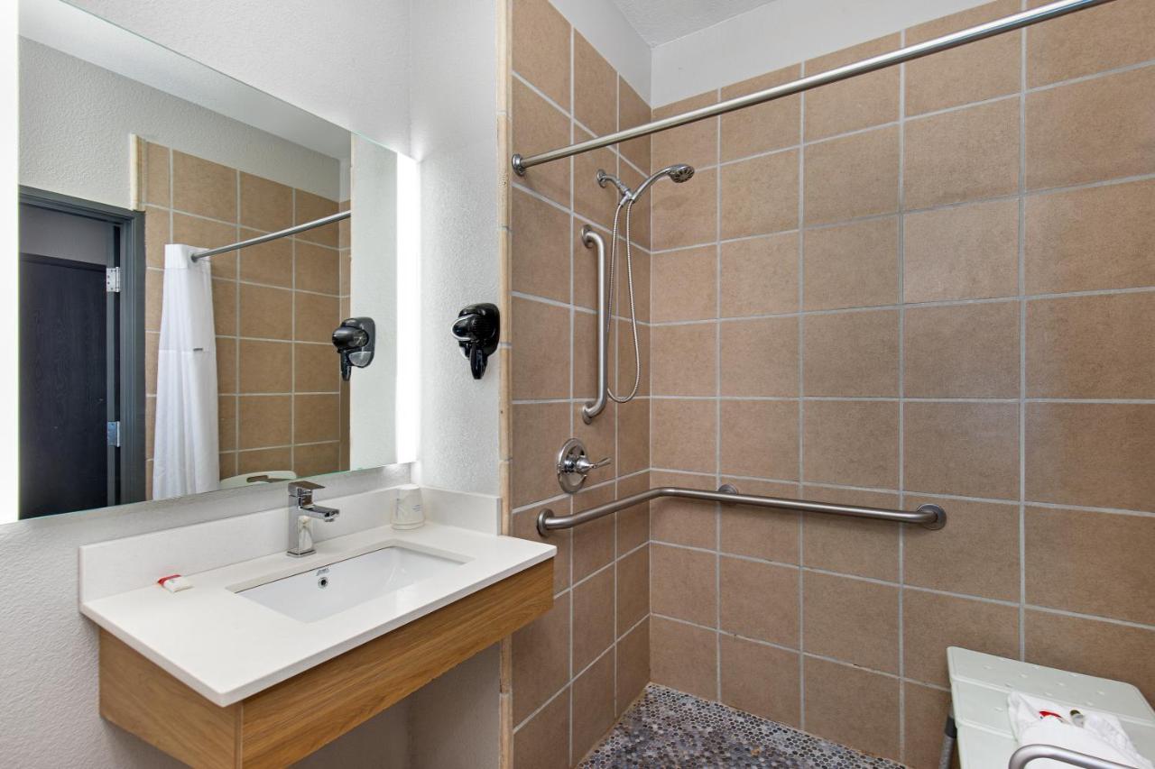 Queen Room - Disability Access/Non-Smoking at Microtel Inn & Suites by Wyndham Manchester