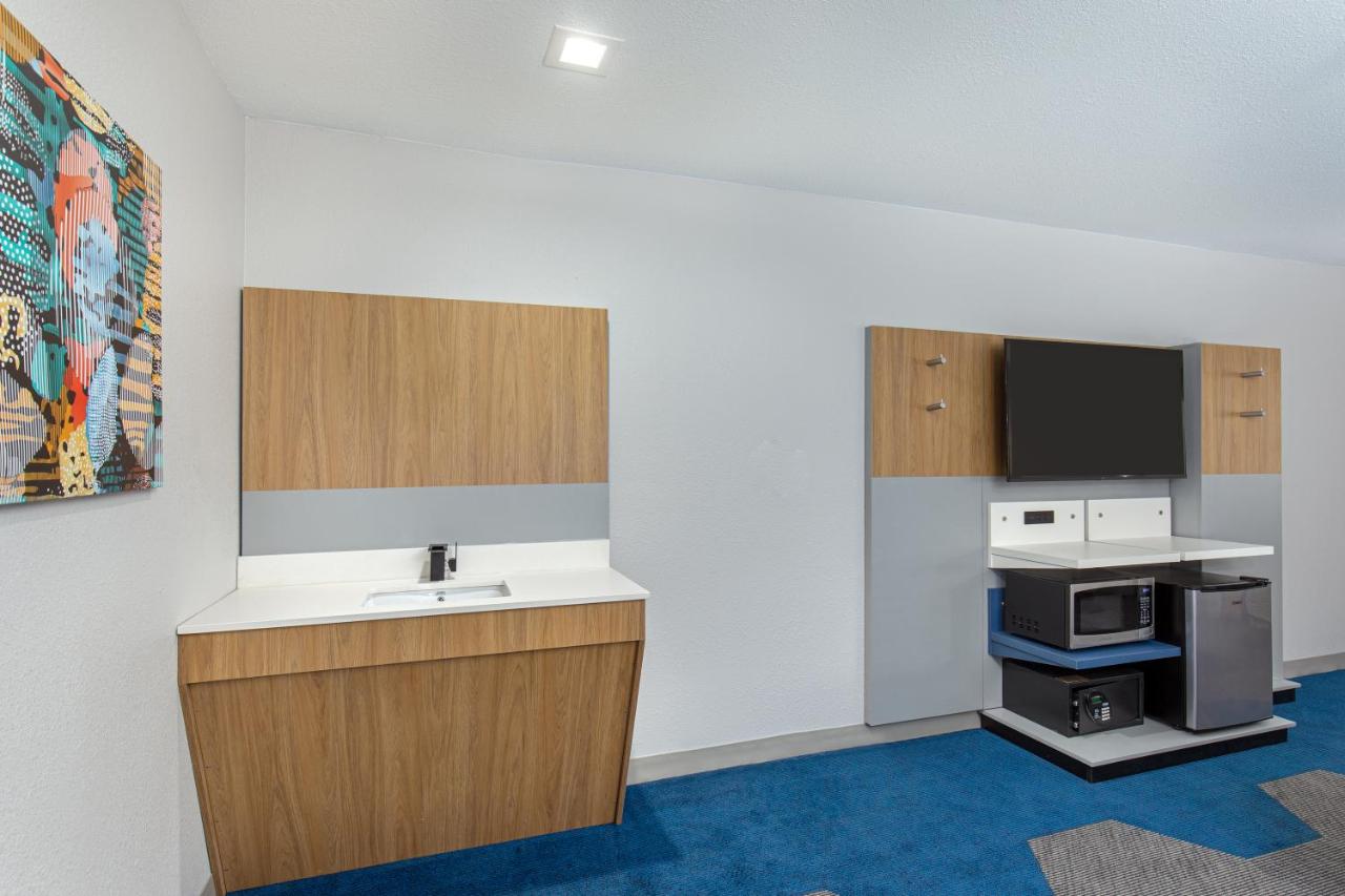 One-Bedroom Suite - Disability Access/Non-Smoking SPN1 at Microtel Inn & Suites by Wyndham Manchester