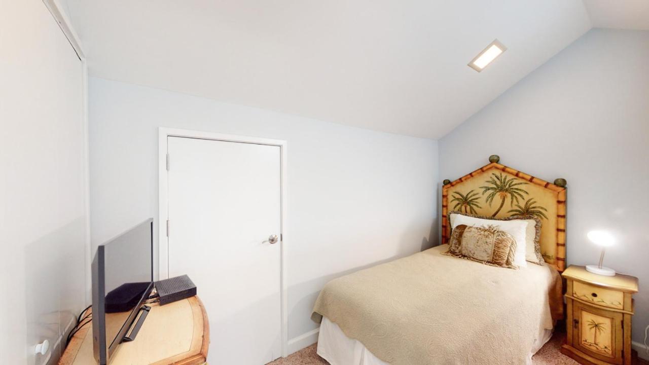 | 946 Inverness Village