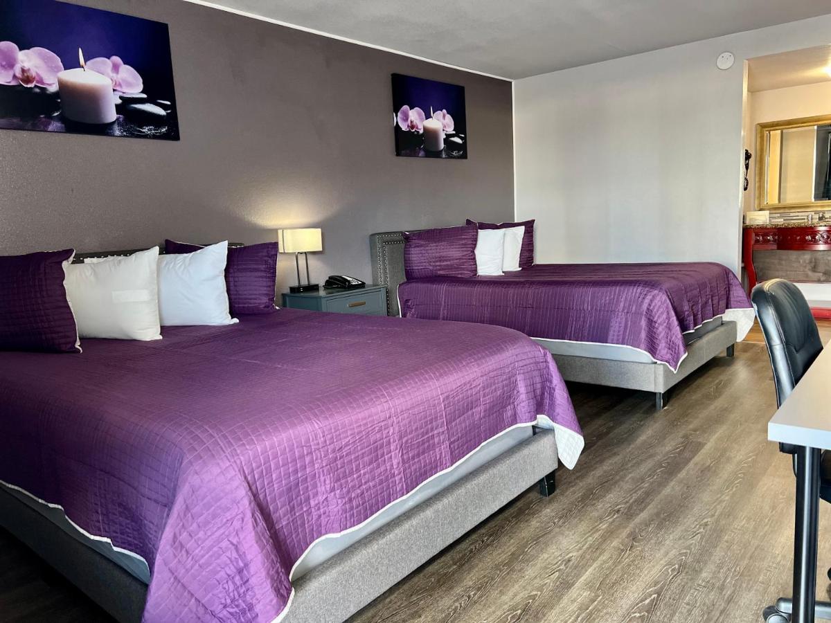 | R Nite Star Inn and Suites -Home of the Cowboys & Rangers