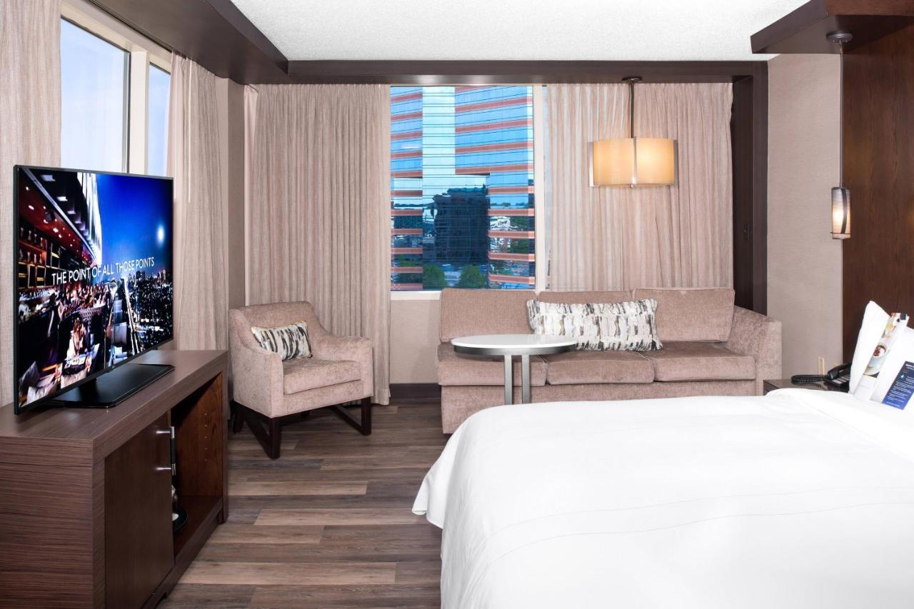 Larger Guest room, 1 King at Durham Marriott City Center