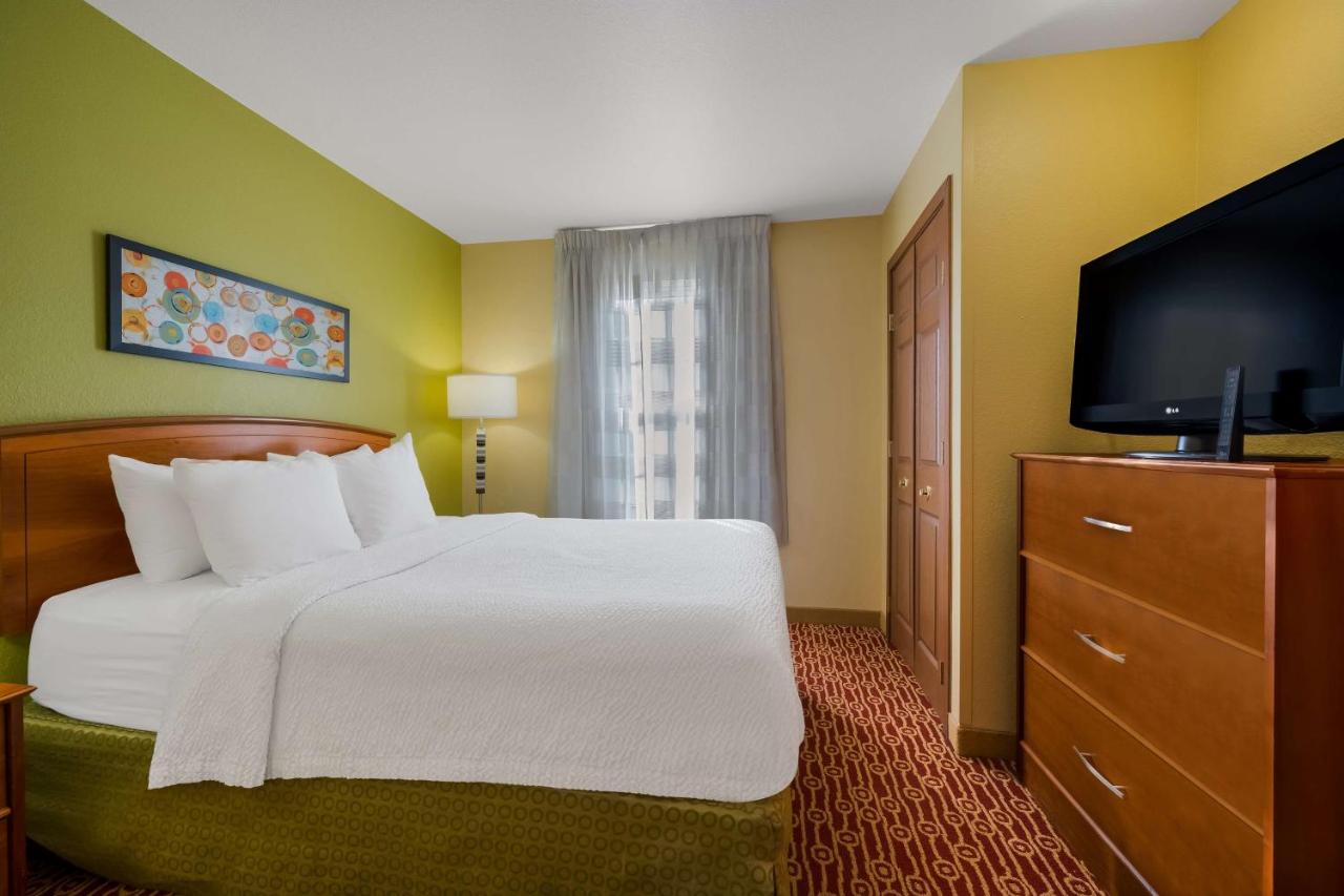 One Bedroom Suite Queen - Home Office at Sonesta Simply Suites Detroit Novi