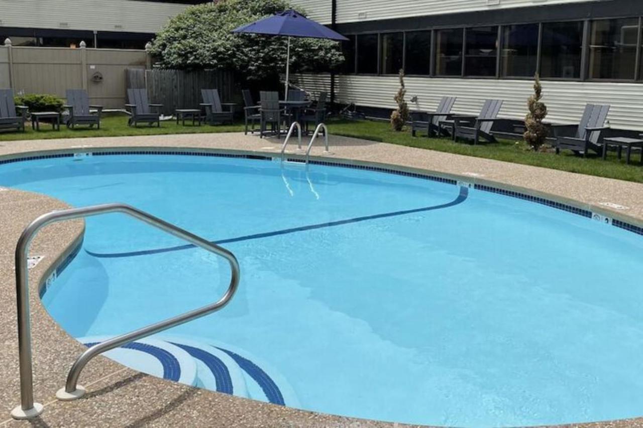 | Clarion Inn