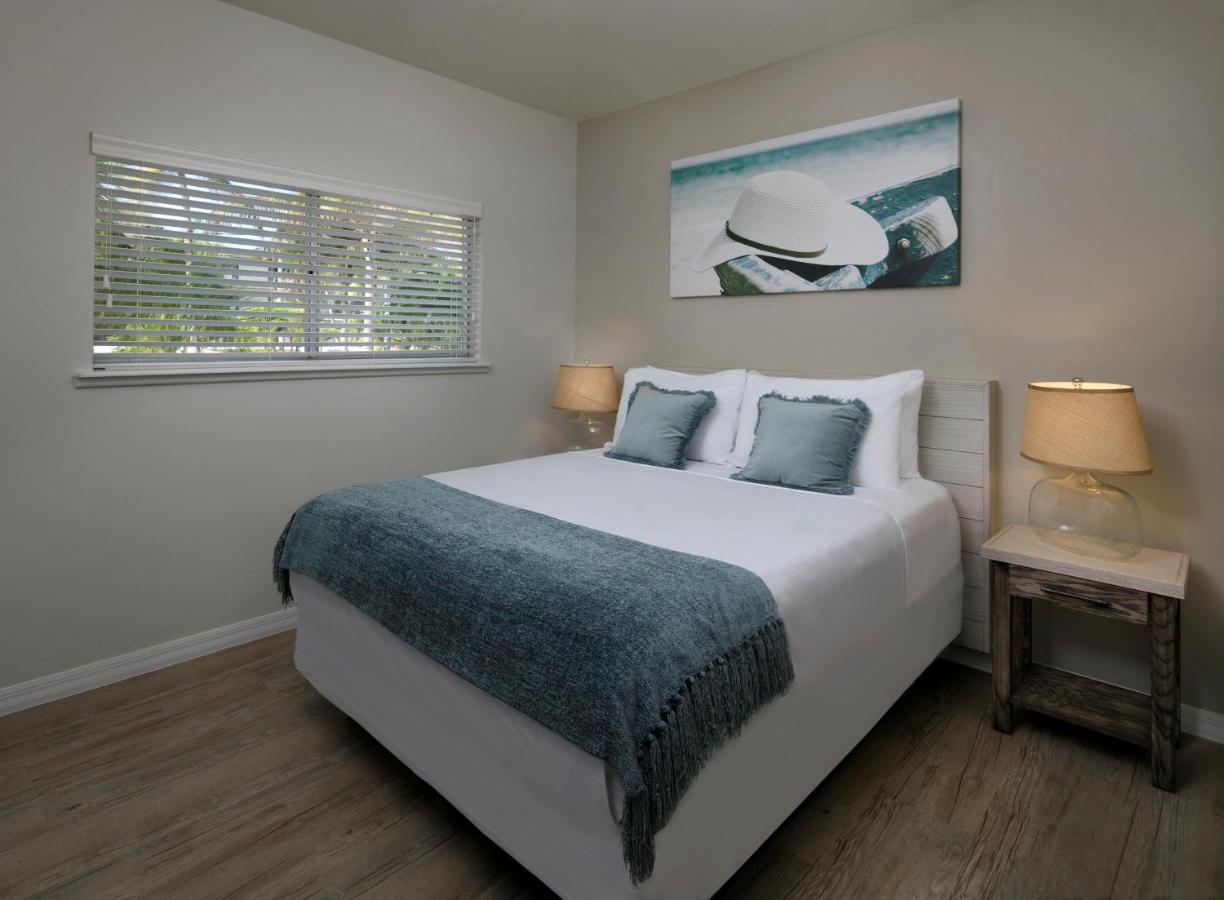 Studio Suite Ocean Front One Queen at La Siesta Resort & Villas