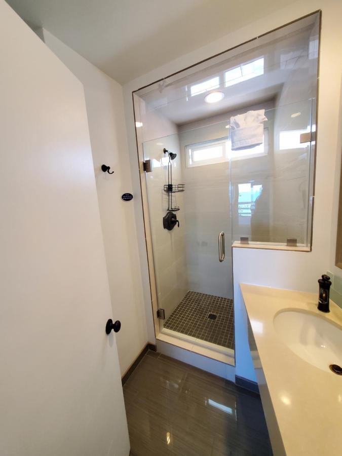 Deluxe Two-Bedroom Suite - Ocean Front at Sea Horse Resort