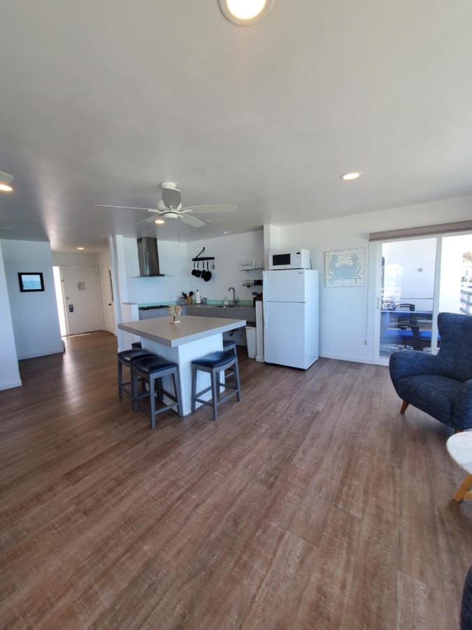 Deluxe Two-Bedroom Suite - Ocean Front at Sea Horse Resort