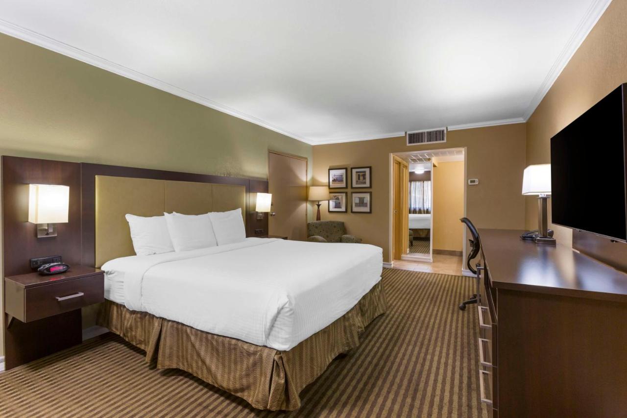 King Room - Disability Access at Royal Sun Hotel & Suites