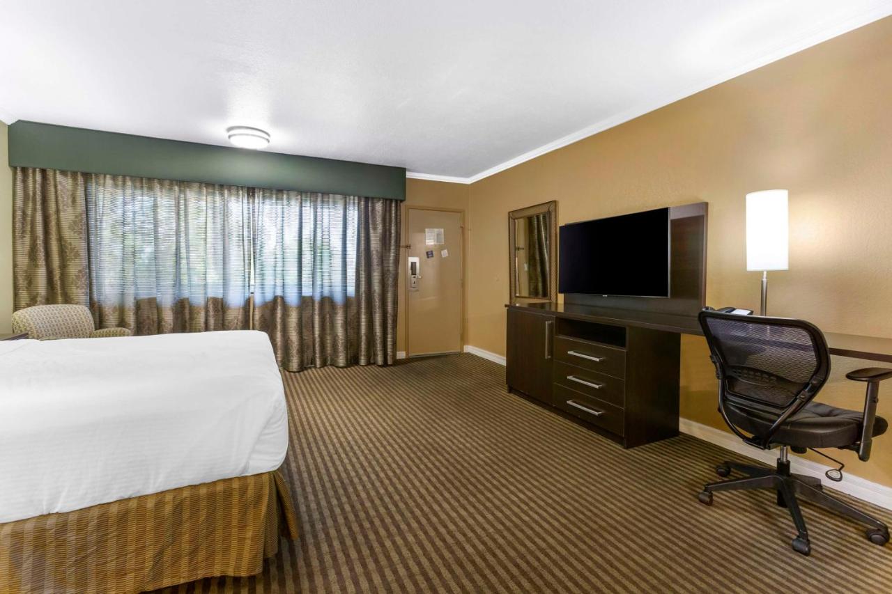  | Best Western Royal Sun Inn & Suites