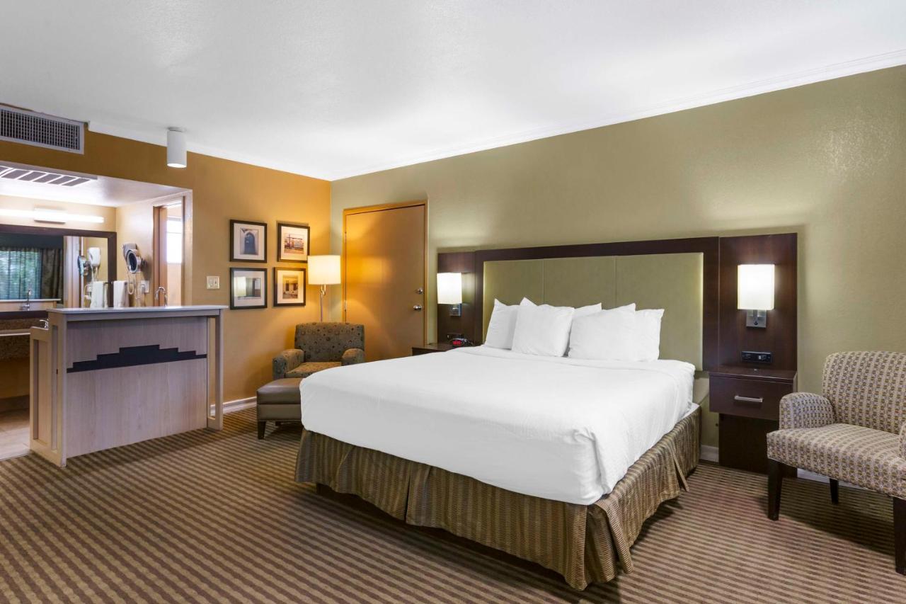  | Best Western Royal Sun Inn & Suites