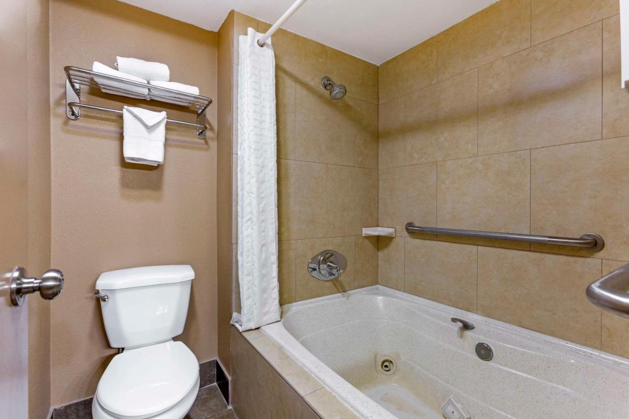 Queen Suite - Non-Smoking at Royal Sun Hotel & Suites