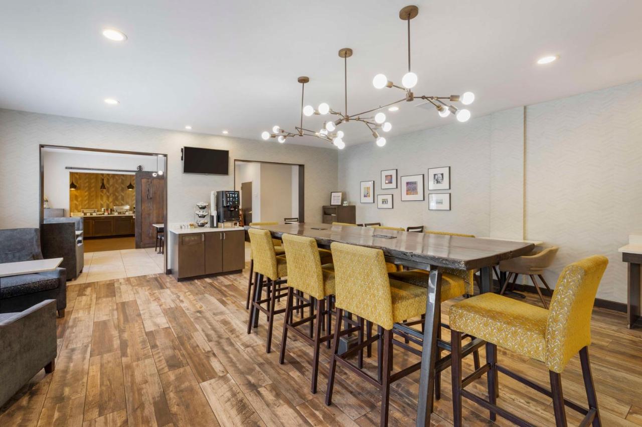| Best Western Plus Nashville Airport Hotel
