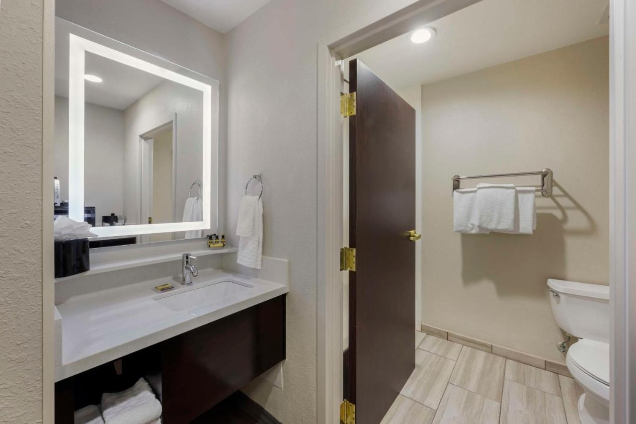 | Best Western Plus Nashville Airport Hotel