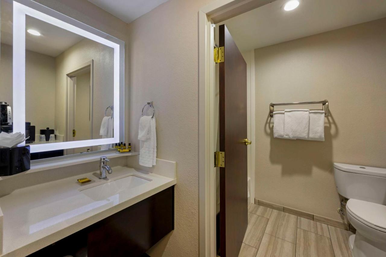 | Best Western Plus Nashville Airport Hotel