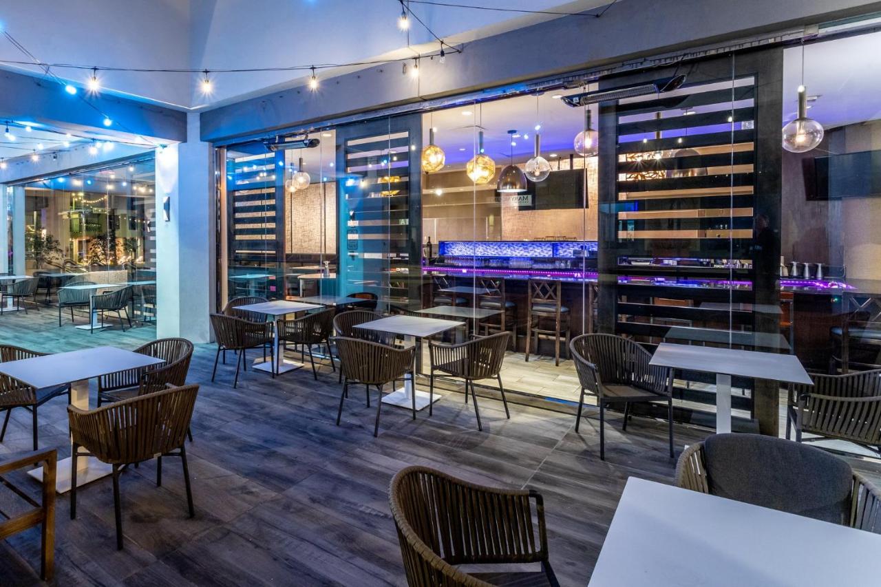 | Crowne Plaza Hotel Los Angeles Harbor, an IHG Hotel