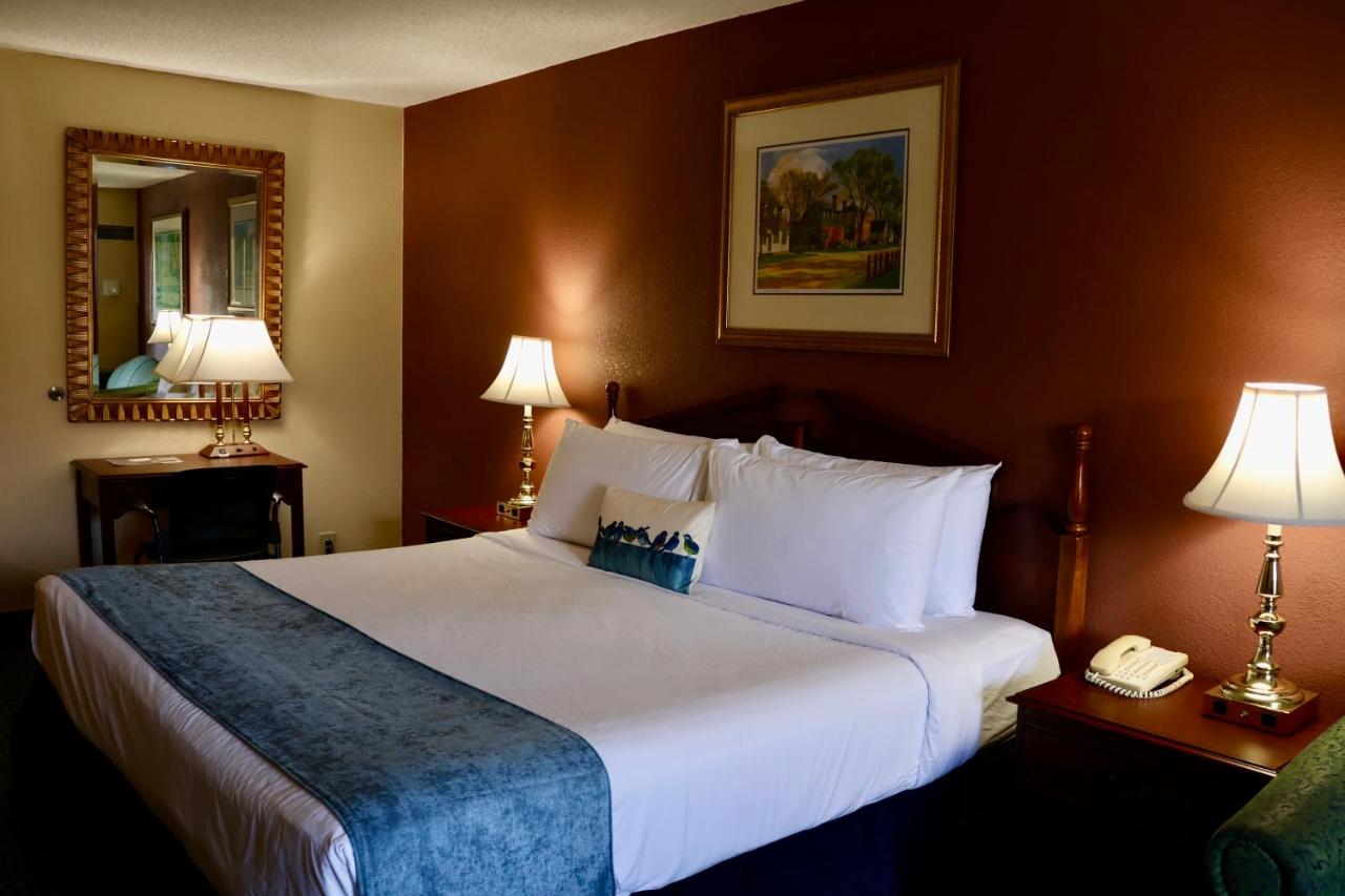 King Room - Non-Smoking at Fort Magruder Historic Williamsburg, Trademark by Wyndham