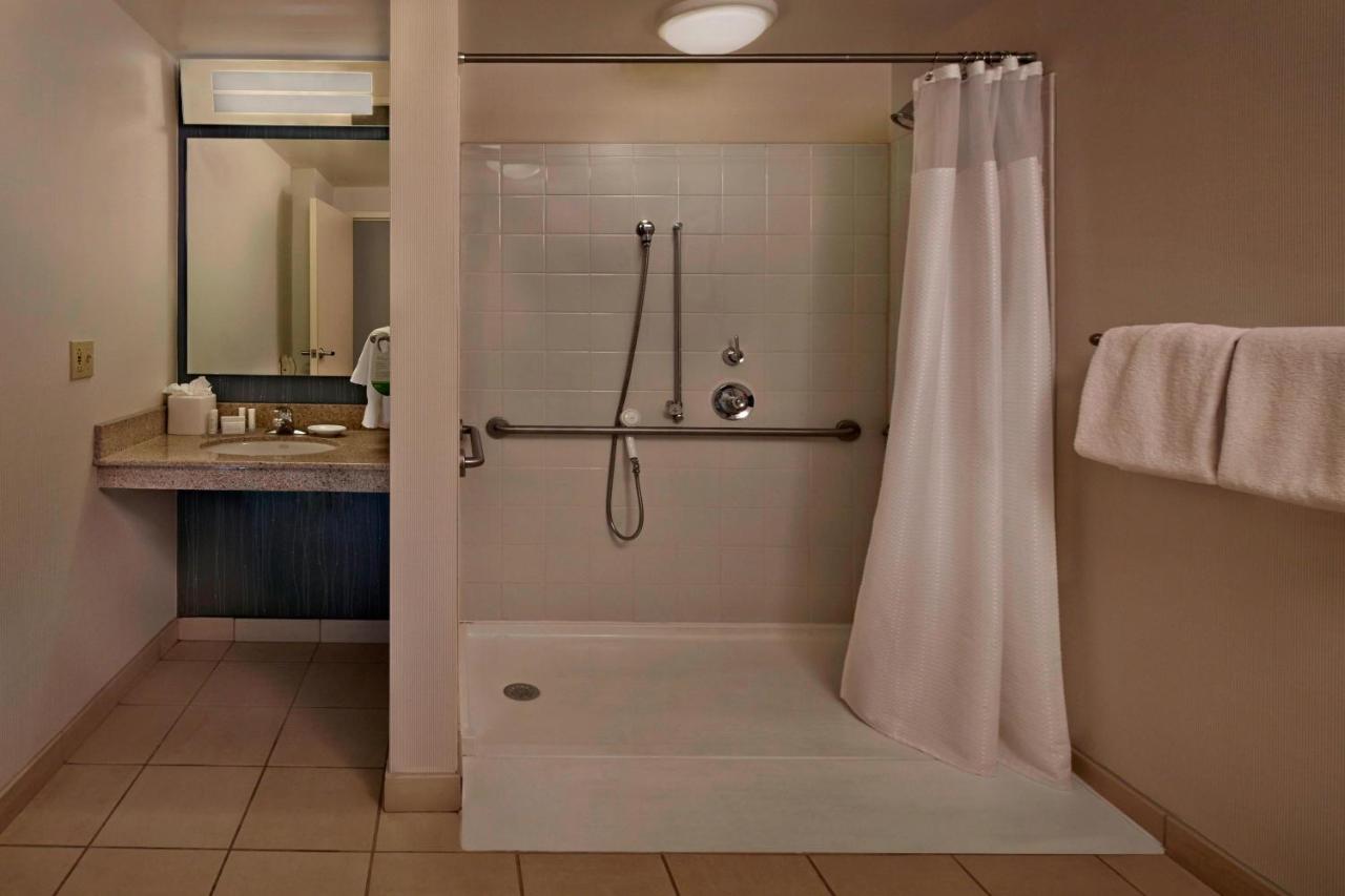 | Courtyard Providence Warwick