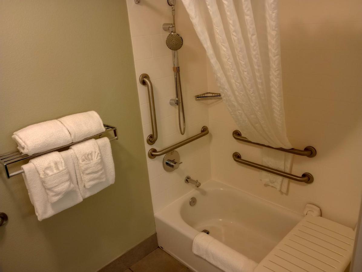 King Room - Disability Access at Country Inn & Suites by Radisson, Portland International Airport, OR