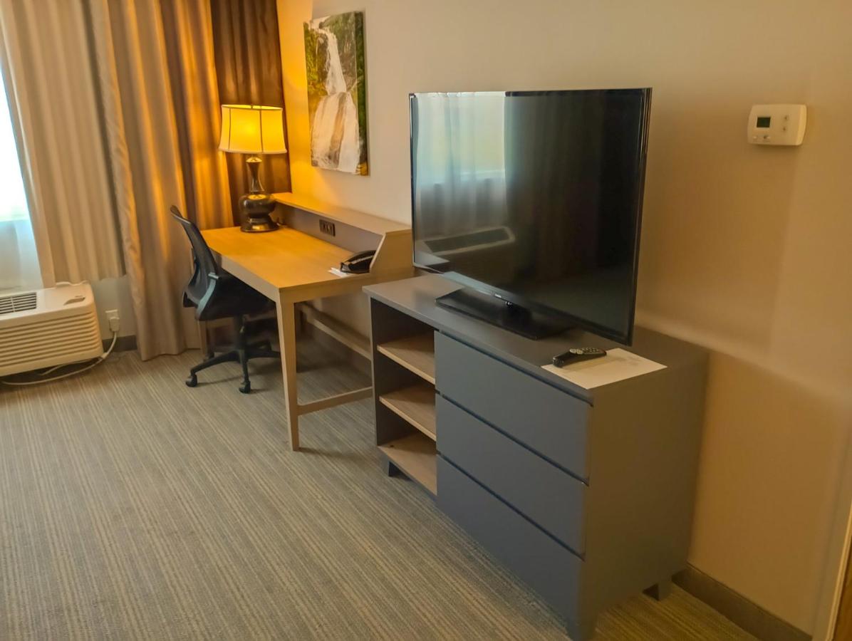 Extended Stay King Room - Non-Smoking at Country Inn & Suites by Radisson, Portland International Airport, OR
