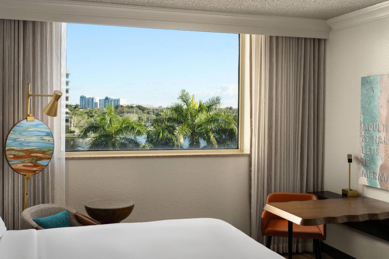 Lake View, Guest room, 1 King, Lake view at Renaissance Fort Lauderdale West Hotel