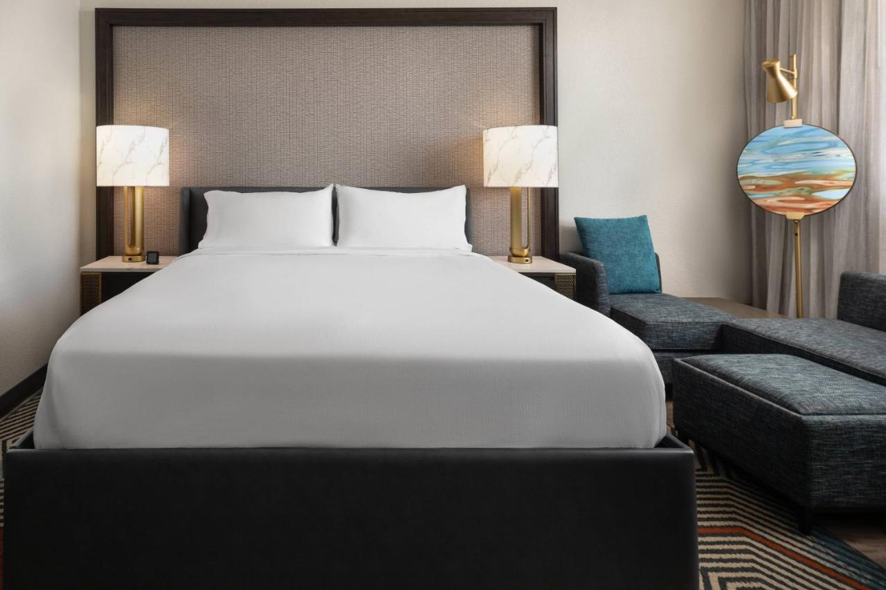 Lake View, Guest room, 1 King, Lake view at Renaissance Fort Lauderdale West Hotel