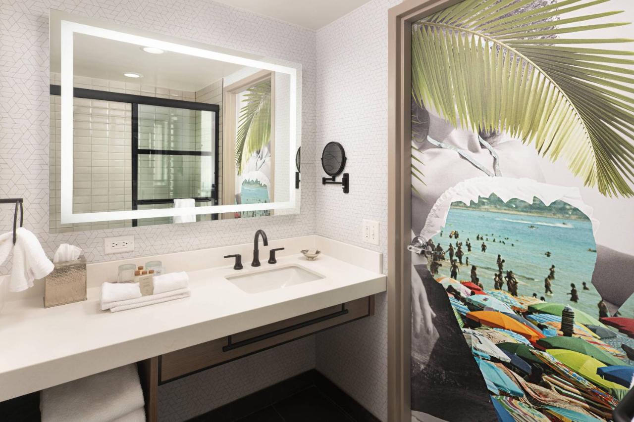 Lake View, Guest room, 1 King, Lake view at Renaissance Fort Lauderdale West Hotel
