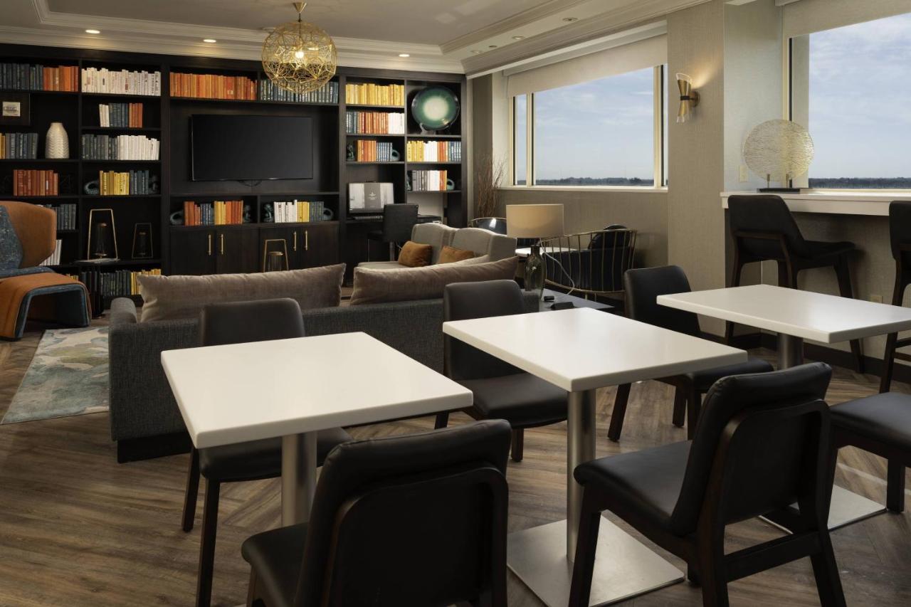 Club level, Guest room, 1 King, High floor at Renaissance Fort Lauderdale West Hotel