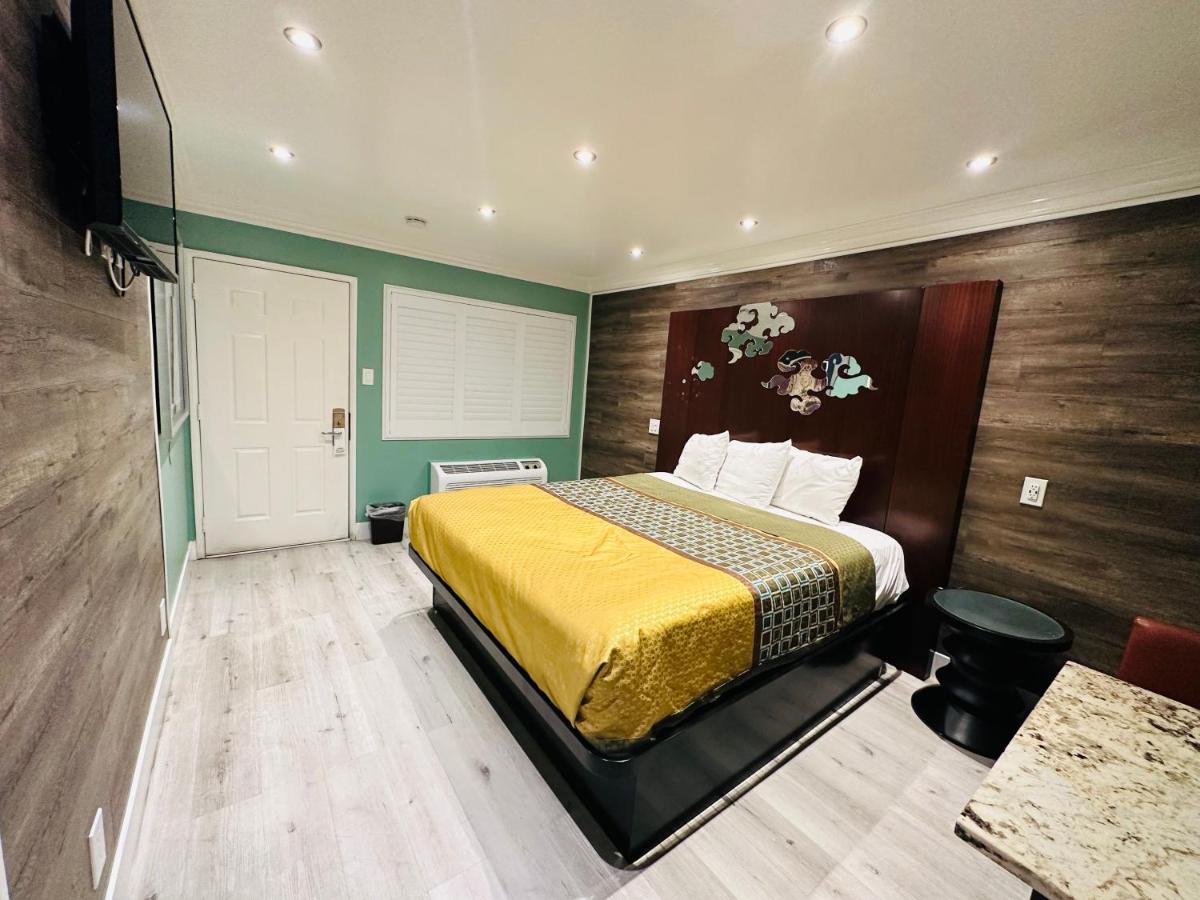 | Casa Blanca Inn & Suites Whittier