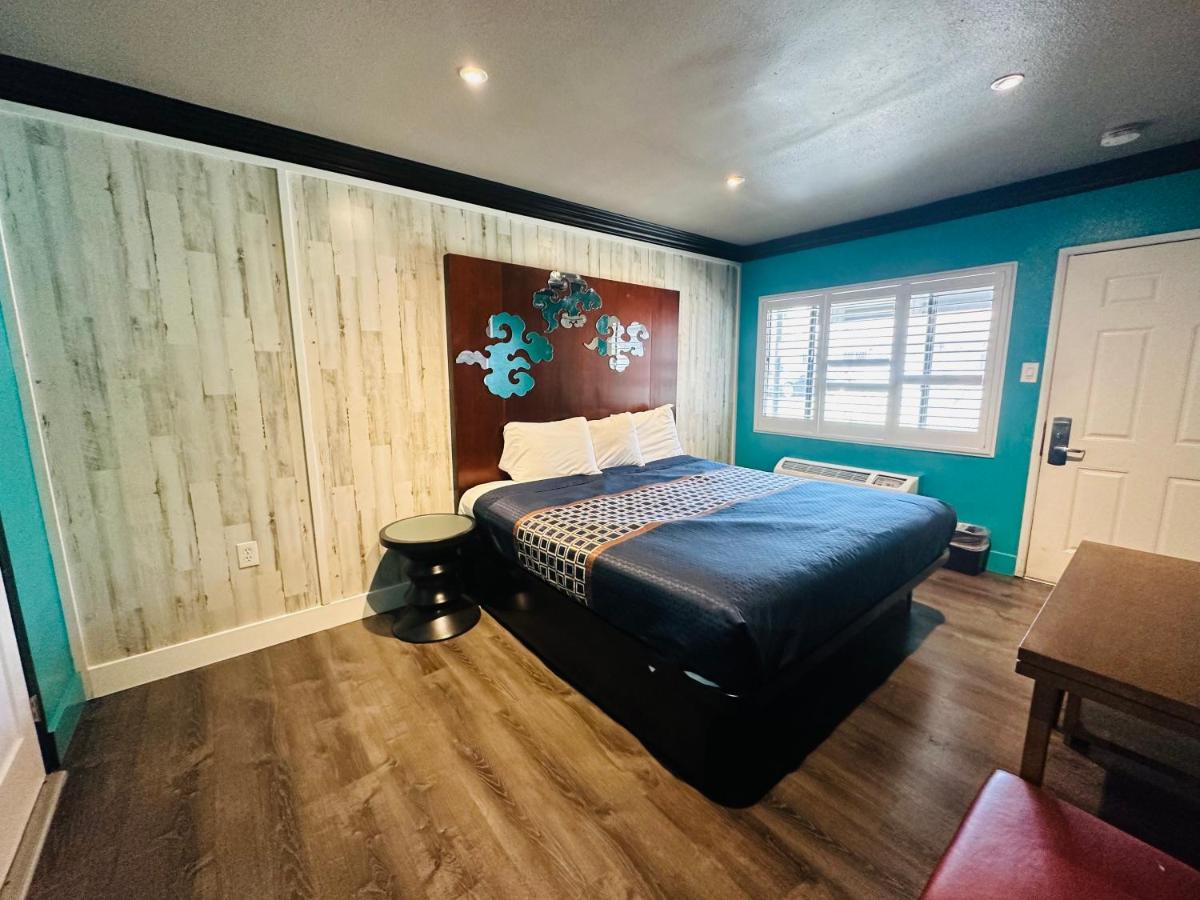| Casa Blanca Inn & Suites Whittier