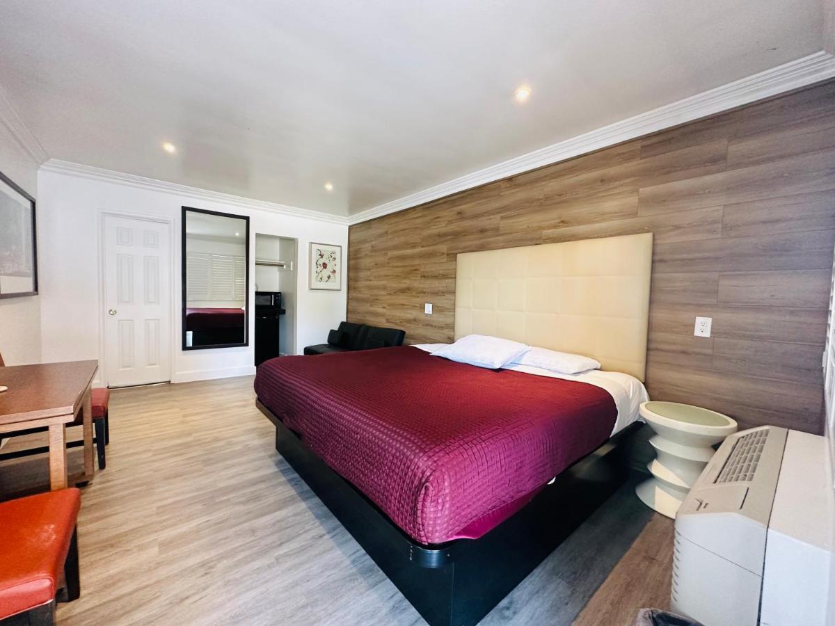 | Casa Blanca Inn & Suites Whittier